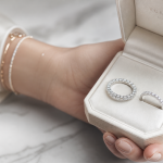 Alliance femme diamant : tour complet et demi-tour