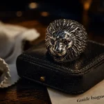 Bague tete de lion acier inox 316L, gros plan