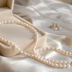Collier perle eau douce nacre blanche fermoir or jaune