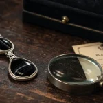 Pierre onyx noire polie pour protection, collier argent, loupe et certificat