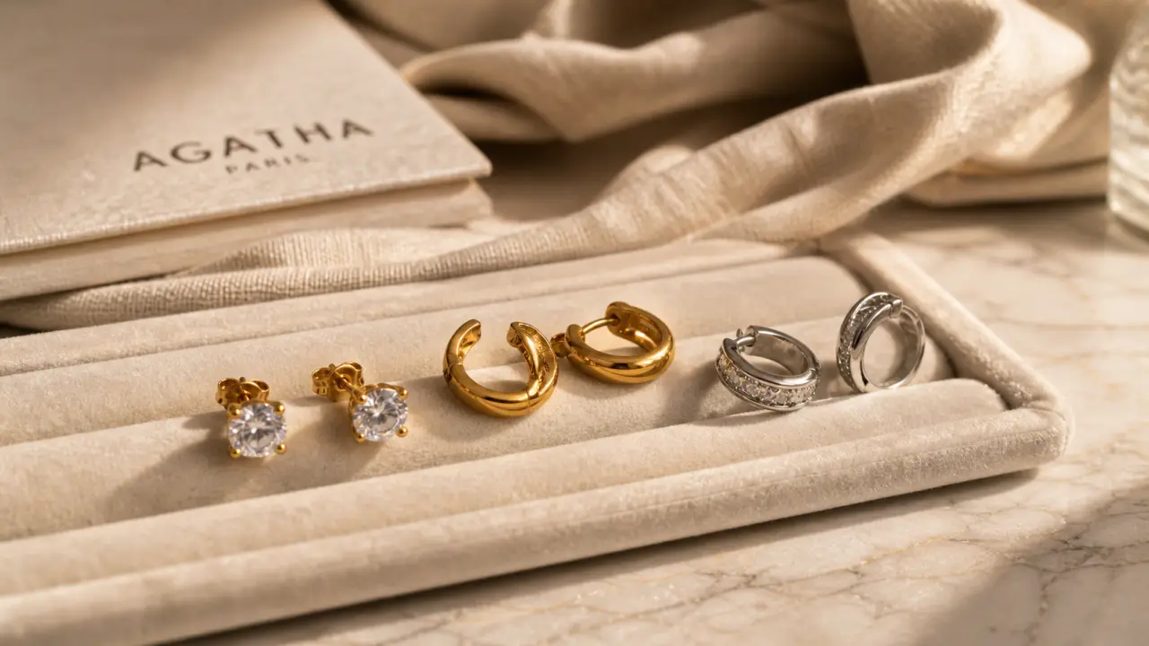 Boucles d oreilles Agatha : puces et mini créoles sur présentoir velours