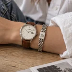 Bracelets Lacoste femme chaîne fine acier argenté sur poignet