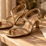Sandales femme bijoux dorées à brides strass, maintien et éclat